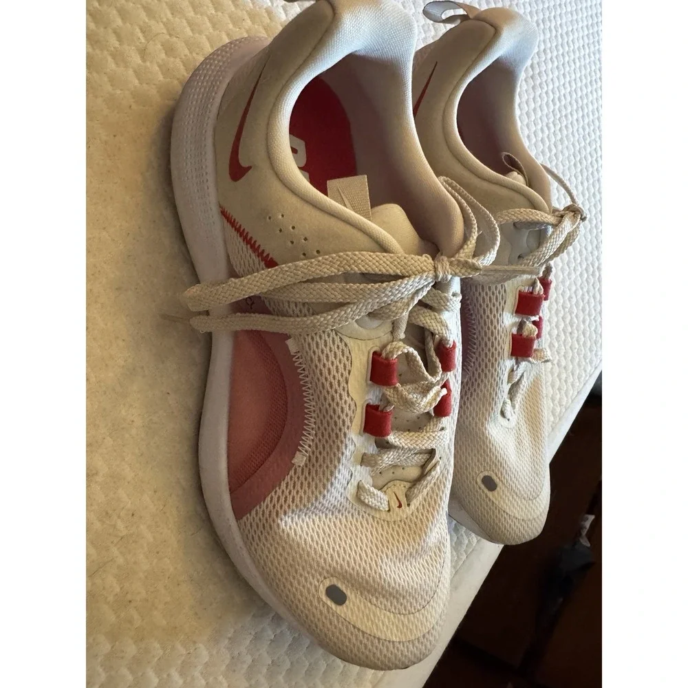 NWOB Women's Size 10 Nike React Escape RN 2 Running Shoe LT Orewood SB18